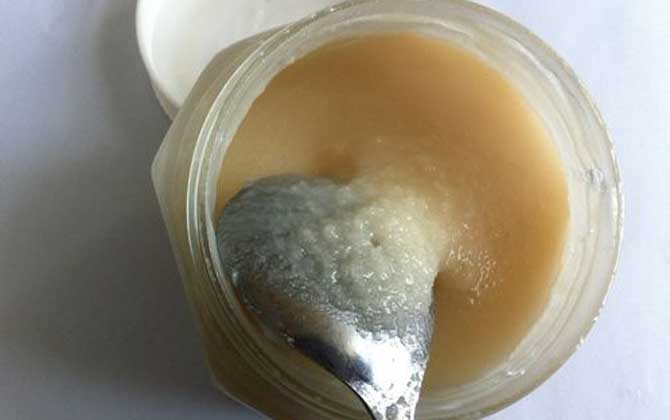 怎么判斷蜂蜜過期不能吃了?這4種情況不要吃,否則會食物中毒! 蜂蜜