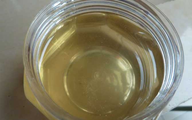蜂蜜過(guò)期是什么樣子圖?蜂蜜過(guò)期不等于變質(zhì),只要未變質(zhì)仍能吃! 蜂蜜