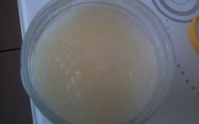 蜂蜜過(guò)期是什么樣子圖?蜂蜜過(guò)期不等于變質(zhì),只要未變質(zhì)仍能吃! 蜂蜜