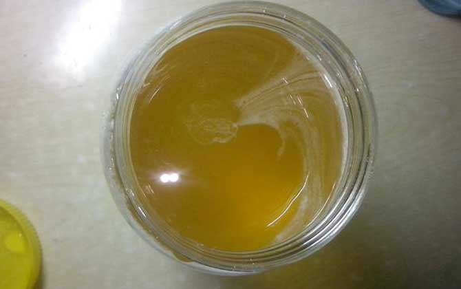 如何判斷蜂蜜是否壞了?實際上非常簡單,變質蜂蜜有這4個特征! 蜂蜜