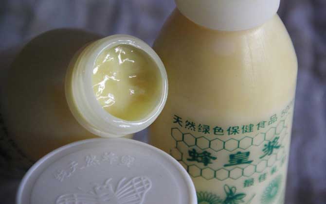 吃蜂王漿后胸變大了,可能是正常情況,蜂王漿有一定的豐胸作用! 蜂王漿