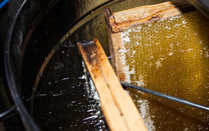 100%純蜂蜜多少錢一斤? 純蜂蜜