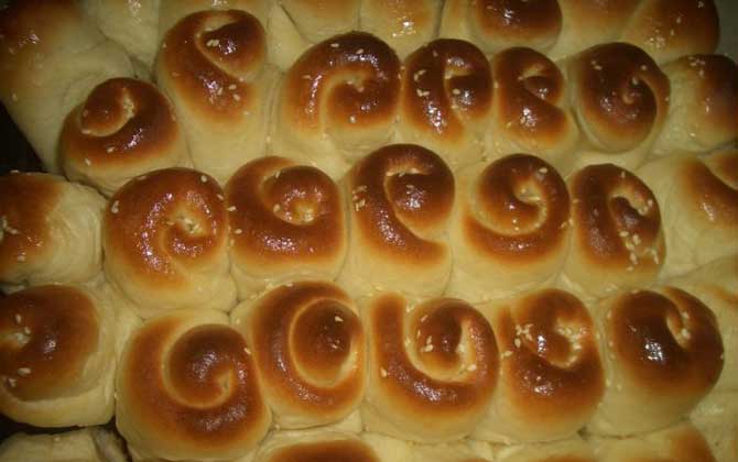 蜂蜜小面包的功效及簡單做法 蜂蜜小面包