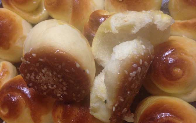 蜂蜜小面包的功效及簡單做法 蜂蜜小面包