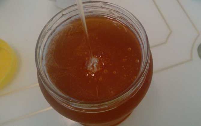 蜂蜜涂臉的誤區(qū)及正確做法 蜂蜜