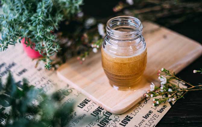 蜂蜜加什么祛斑最快? 蜂蜜