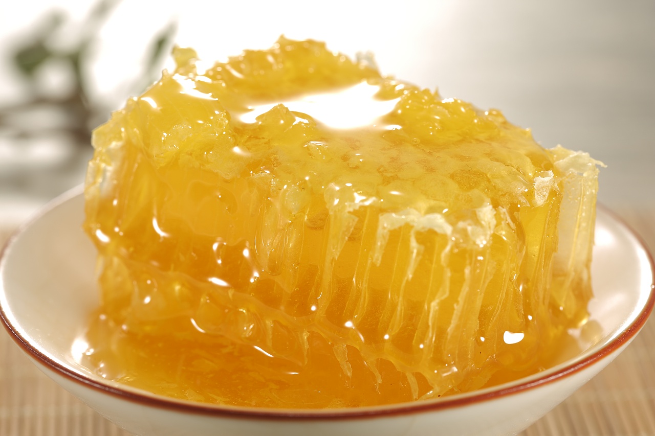 牛奶和蜂蜜可以每天敷臉嗎(?其它蜂蜜面膜的做法) 牛奶和蜂蜜可以每天敷臉嗎(?其它蜂蜜面膜的做法)