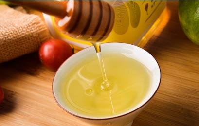 早春蜜蜂進粉是蜂王產卵了嗎(蜜蜂大量采粉說明什么) 早春蜜蜂進粉是蜂王產卵了嗎(蜜蜂大量采粉說明什么)