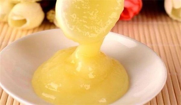 吃蜂王漿胃疼怎么回事(喝蜂王漿胃不舒服的原因) 吃蜂王漿胃疼怎么回事(喝蜂王漿胃不舒服的原因)