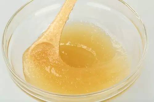 真蜂蜜結晶嗎(正宗蜂蜜結晶的辨別方法) 真蜂蜜結晶嗎(正宗蜂蜜結晶的辨別方法)