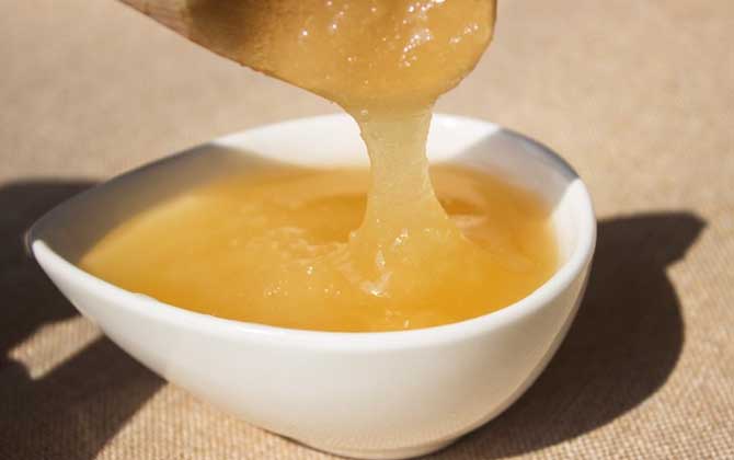 酸蜂蜜和普通蜂蜜的對比(酸蜂蜜比普通蜂蜜好嗎) 酸蜂蜜和普通蜂蜜的對比(酸蜂蜜比普通蜂蜜好嗎)