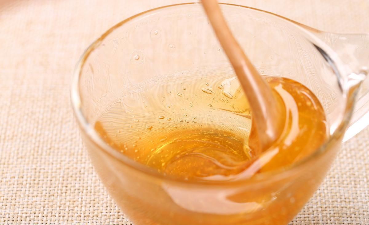 蜜蜂的蜂蛹是蜂王的幼蟲(chóng)嗎（蜂王胎封口要幾天出王）