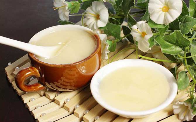 雪蜜和蜂蜜有什么的區(qū)別？雪蜜也是蜂蜜，因結晶潔白如雪而得名！