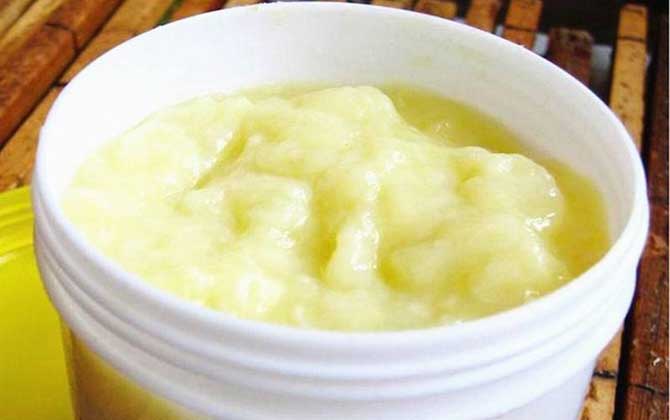 吃蜂王漿乳房長(zhǎng)大了是怎么了？別擔(dān)心，蜂王漿有一定的豐胸效果！