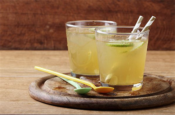 蜂蜜用什么水沖效果最好？(蜂蜜水的正確喝法)